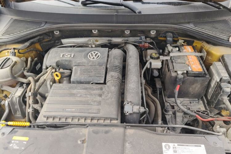 Used Volkswagen T-ROC 2018 280TSI DSG Two-Wheel Drive Advanced Version China V Emission Standard Engine Bay
