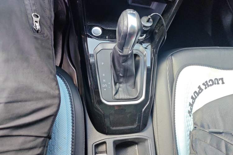 Used Volkswagen T-ROC 2018 280TSI DSG Two-Wheel-Drive Comfort Version China V Standard Gear Lever