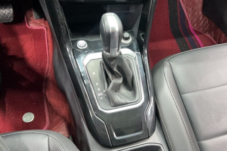 Used Volkswagen T-ROC 2018 280TSI DSG Two-Wheel-Drive Comfort Version China V Standard Gear Lever