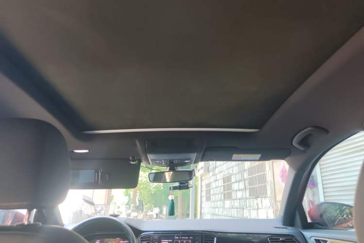 Used Volkswagen T-ROC 2018 280TSI DSG Two-Wheel-Drive Luxury Version China V Emission Standard Headliner