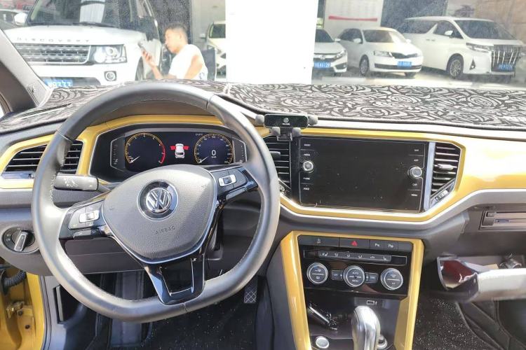 Used Volkswagen T-ROC 2018 280TSI DSG Four-Wheel Drive Luxury Version China V Emission Standard Interior 1