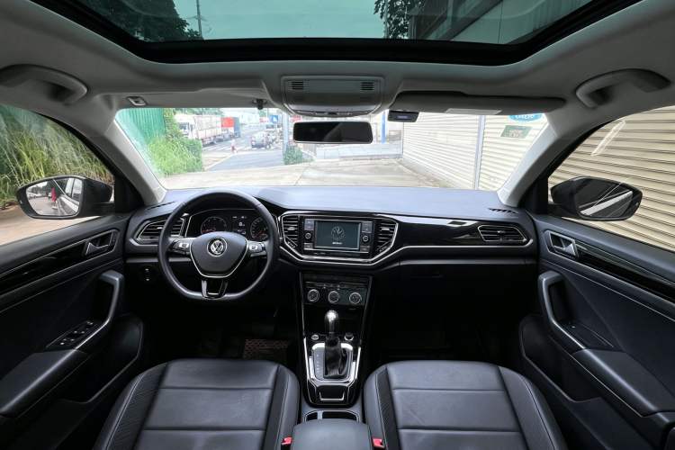Used Volkswagen T-ROC 2018 280TSI DSG Two-Wheel-Drive Comfort Version China V Standard Interior 3