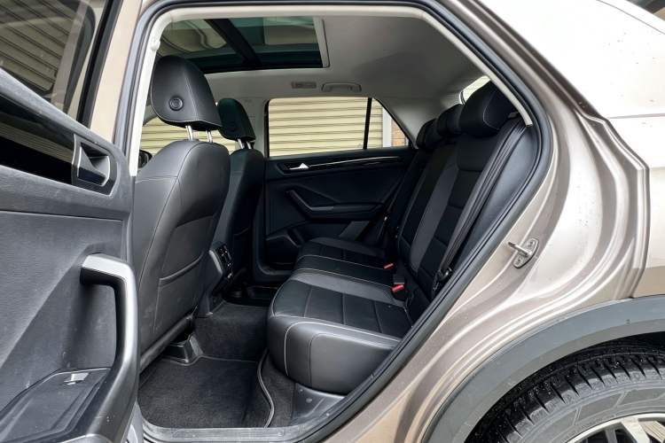 Used Volkswagen T-ROC 2018 280TSI DSG Two-Wheel-Drive Comfort Version China V Standard Interior 4