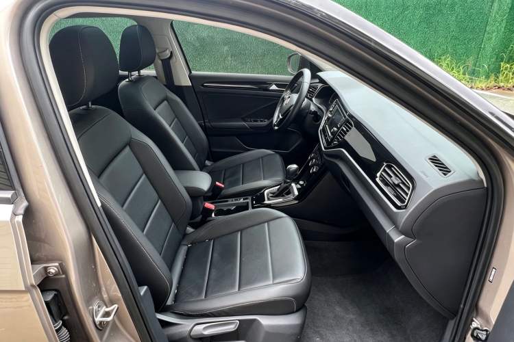Used Volkswagen T-ROC 2018 280TSI DSG Two-Wheel-Drive Comfort Version China V Standard Interior 5