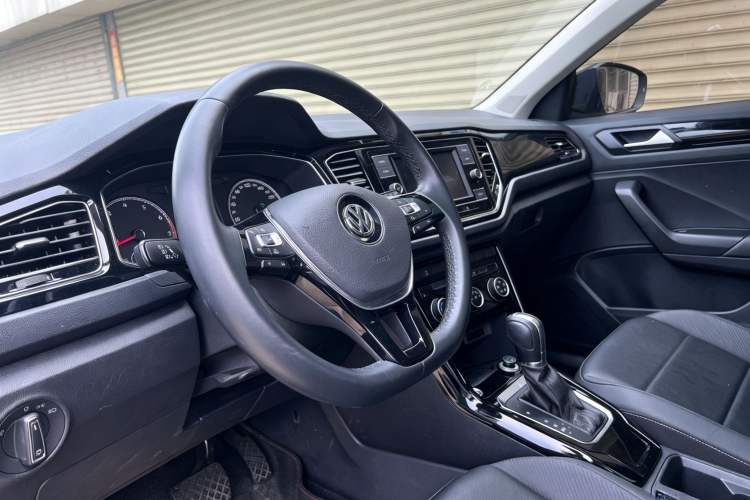 Used Volkswagen T-ROC 2018 280TSI DSG Two-Wheel-Drive Comfort Version China V Standard Interior 9