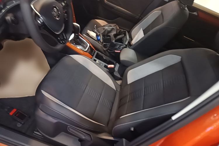 Used Volkswagen T-ROC 2018 230TSI DSG Two-Wheel Drive Advanced Version China V Standard Left Front Seat