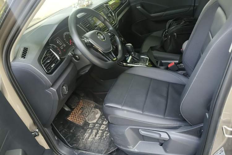 Used Volkswagen T-ROC 2018 280TSI DSG Two-Wheel-Drive Comfort Version China V Standard Left Front Seat