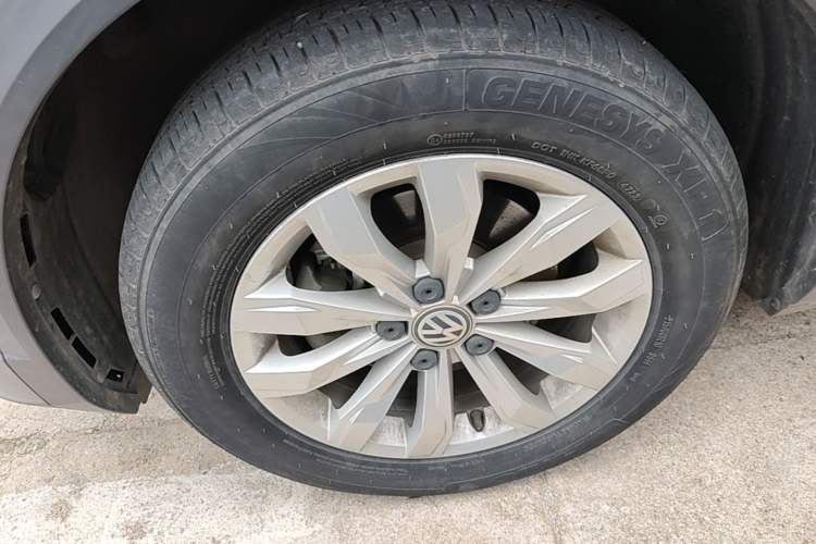 Used Volkswagen T-ROC 2018 230TSI DSG Two-Wheel Drive Fashion Edition China V Standard Left Front Wheel Hub