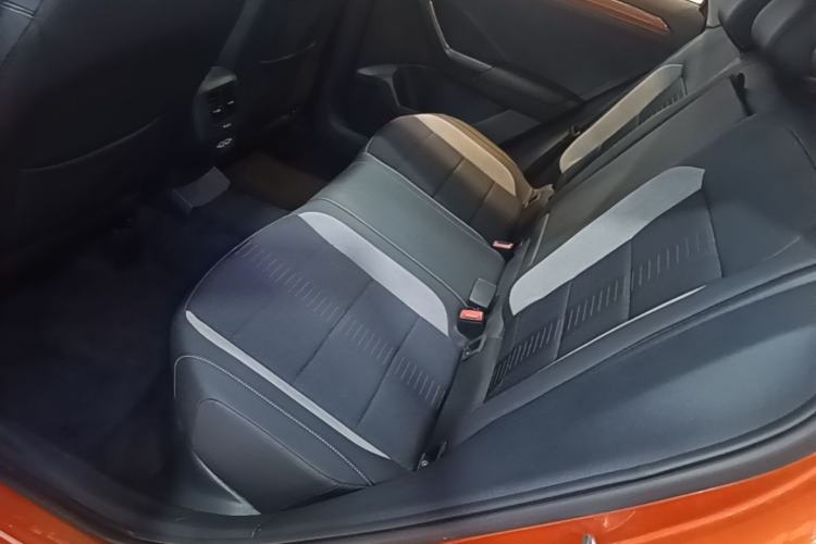 Used Volkswagen T-ROC 2018 230TSI DSG Two-Wheel Drive Advanced Version China V Standard Left Rear Seat
