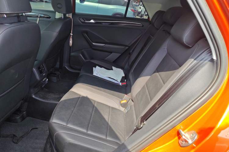 Used Volkswagen T-ROC 2018 280TSI DSG Two-Wheel-Drive Comfort Version China V Standard Left Rear Seat