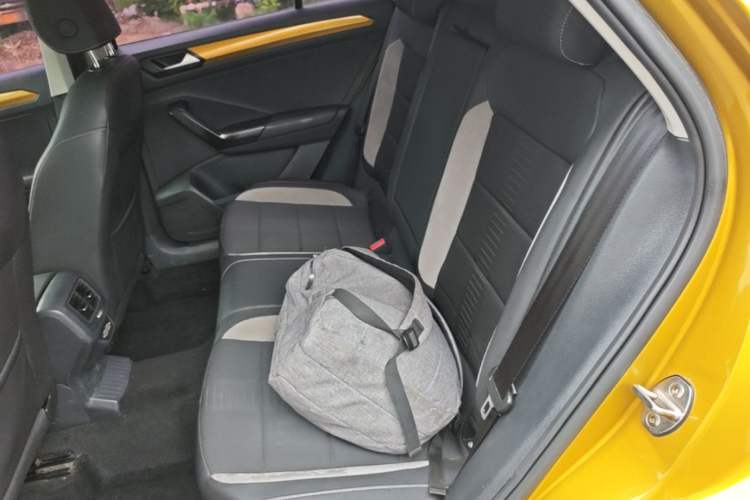 Used Volkswagen T-ROC 2018 280TSI DSG Two-Wheel Drive Advanced Version China V Emission Standard Left Rear Seat