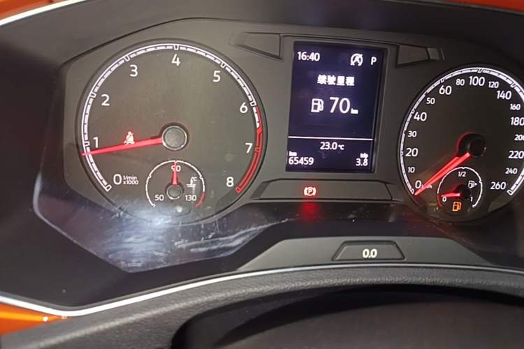 Used Volkswagen T-ROC 2018 230TSI DSG Two-Wheel Drive Advanced Version China V Standard Odometer Close Up