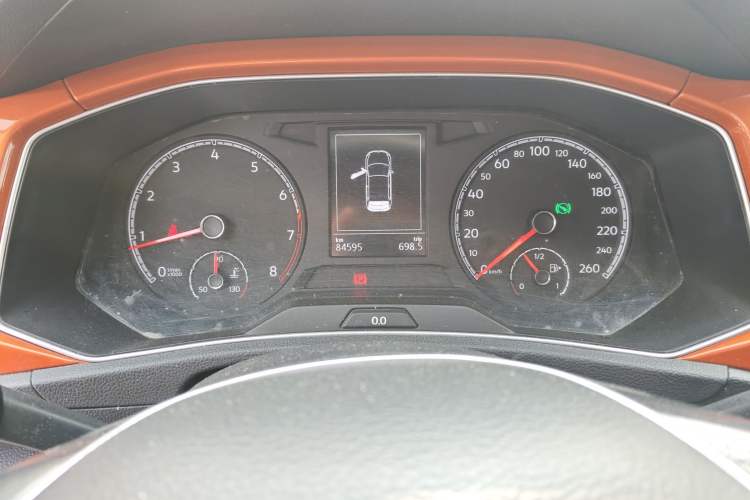 Used Volkswagen T-ROC 2018 230TSI DSG Two-Wheel Drive Advanced Version China V Standard Odometer Close Up