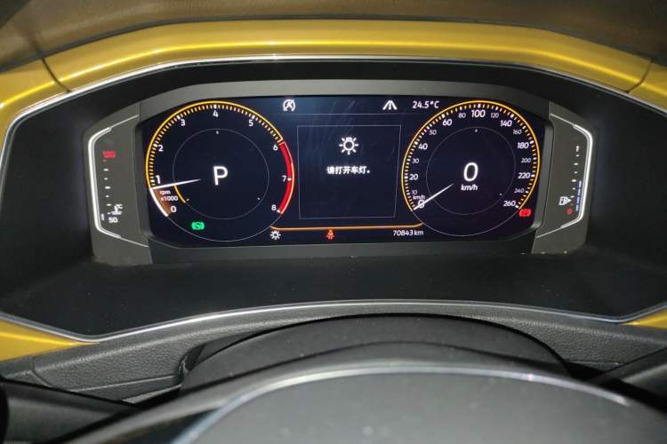 Used Volkswagen T-ROC 2018 280TSI DSG Four-Wheel Drive Luxury Version China V Emission Standard Odometer Close Up