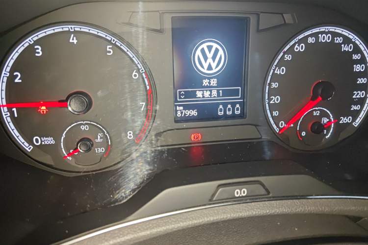 Used Volkswagen T-ROC 2018 280TSI DSG Four-Wheel Drive Comfort Version China V Standard Odometer Close Up