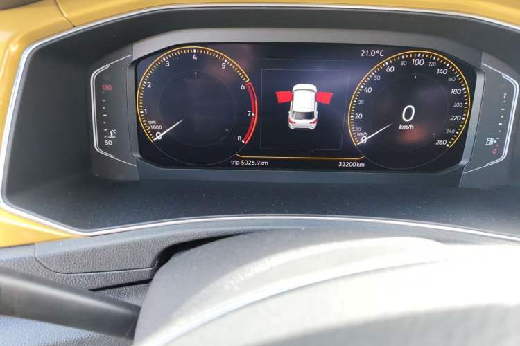 Used Volkswagen T-ROC 2018 280TSI DSG Four-Wheel Drive Luxury Version China V Emission Standard Odometer Close Up