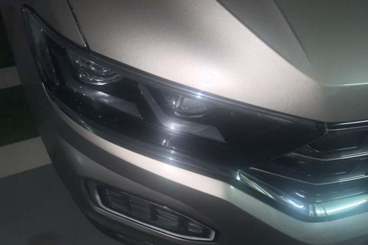 Used Volkswagen T-ROC 2018 280TSI DSG Two-Wheel Drive Advanced Version China V Emission Standard Right Front Headlight