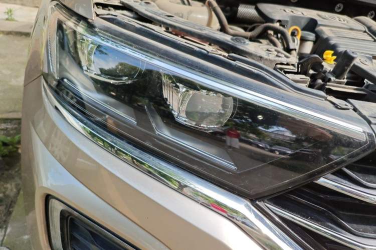 Used Volkswagen T-ROC 2018 280TSI DSG Two-Wheel-Drive Luxury Version China V Emission Standard Right Front Headlight