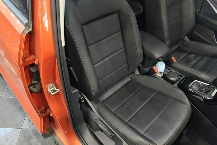 Used Volkswagen T-ROC 2018 280TSI DSG Two-Wheel-Drive Comfort Version China V Standard Right Front Seat