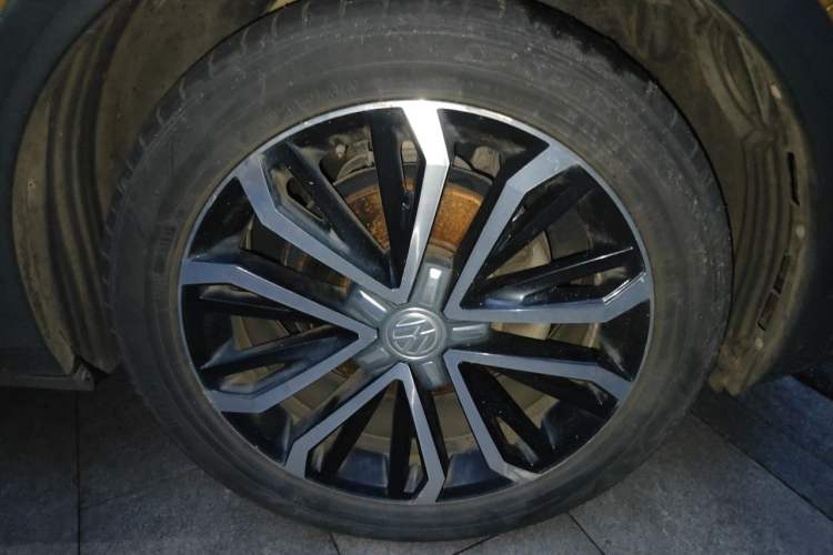 Used Volkswagen T-ROC 2018 280TSI DSG Four-Wheel Drive Luxury Version China V Emission Standard Right Front Wheel Hub