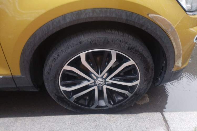 Used Volkswagen T-ROC 2018 280TSI DSG Two-Wheel-Drive Comfort Version China V Standard Right Front Wheel Hub