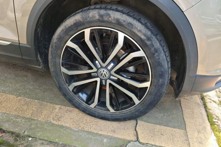Used Volkswagen T-ROC 2018 280TSI DSG Two-Wheel-Drive Luxury Version China V Emission Standard Right Front Wheel Hub