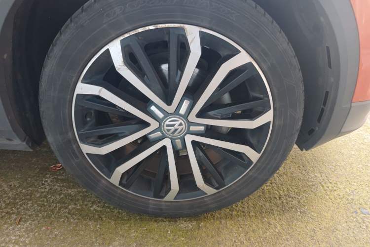 Used Volkswagen T-ROC 2018 280TSI DSG Two-Wheel-Drive Luxury Version China V Emission Standard Right Front Wheel Hub