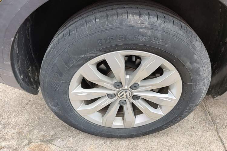 Used Volkswagen T-ROC 2018 230TSI DSG Two-Wheel Drive Fashion Edition China V Standard Right Rear Wheel Hub