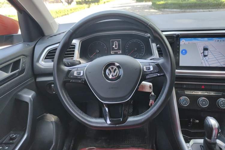 Used Volkswagen T-ROC 2018 230TSI DSG Two-Wheel Drive Advanced Version China V Standard Steering Wheel