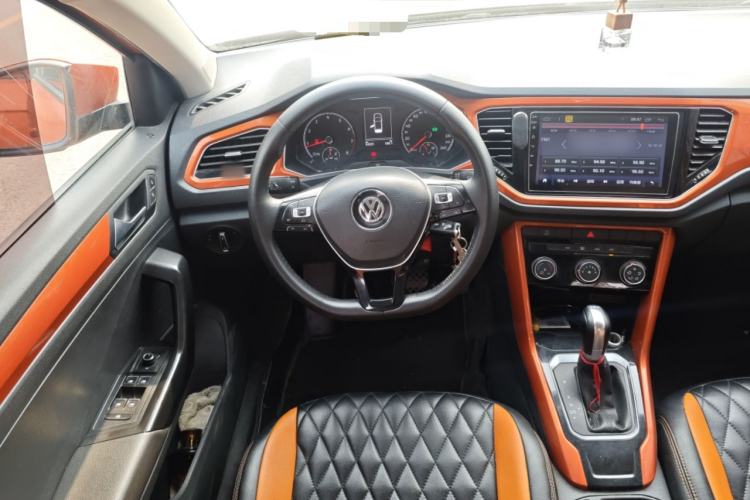 Used Volkswagen T-ROC 2018 230TSI DSG Two-Wheel Drive Advanced Version China V Standard Steering Wheel