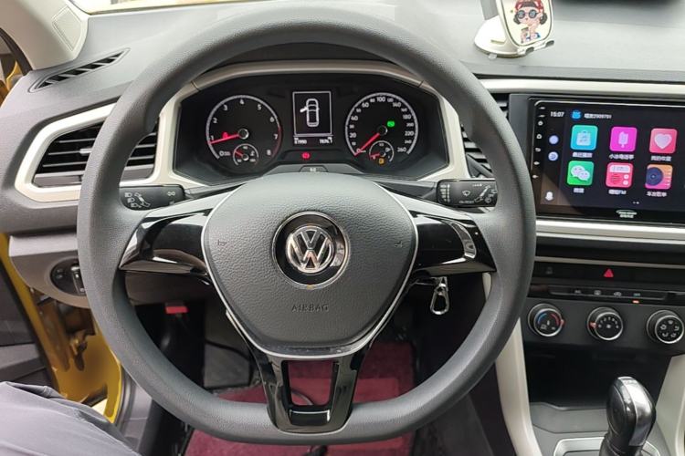 Used Volkswagen T-ROC 2018 230TSI DSG Two-Wheel Drive Fashion Edition China V Standard Steering Wheel
