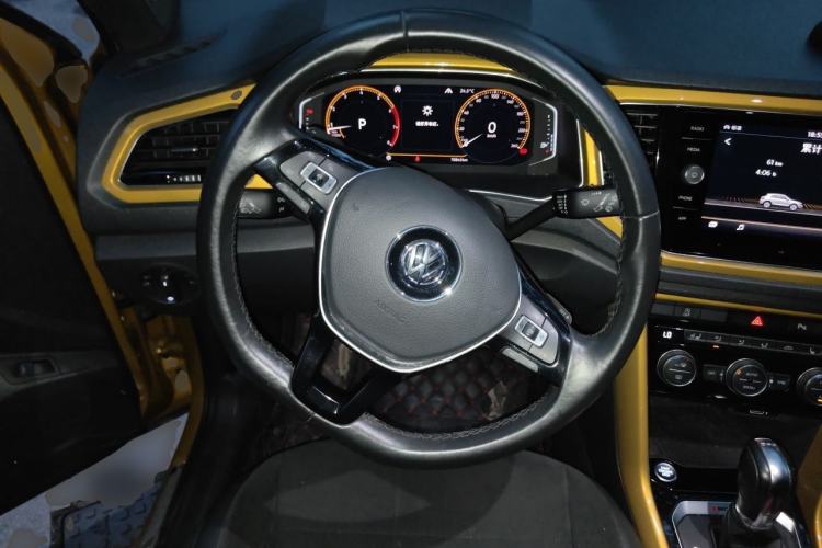 Used Volkswagen T-ROC 2018 280TSI DSG Four-Wheel Drive Luxury Version China V Emission Standard Steering Wheel