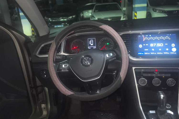Used Volkswagen T-ROC 2018 280TSI DSG Two-Wheel Drive Advanced Version China V Emission Standard Steering Wheel