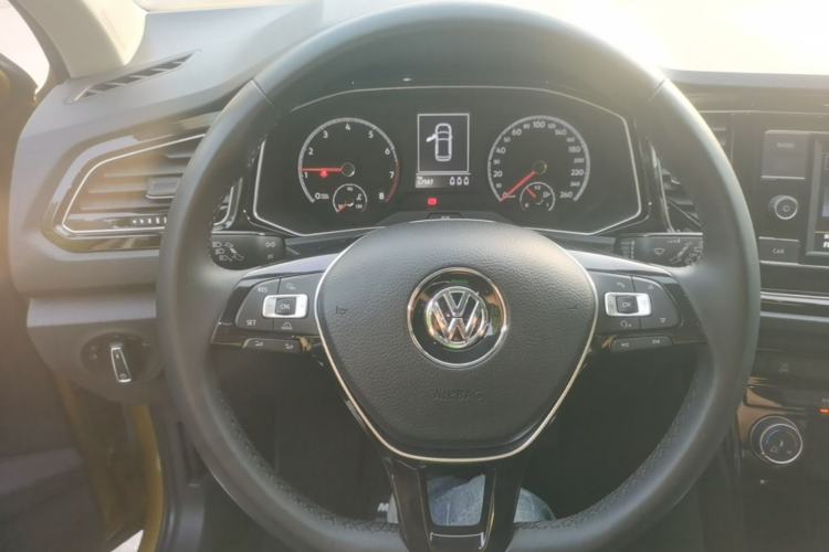 Used Volkswagen T-ROC 2018 280TSI DSG Two-Wheel-Drive Comfort Version China V Standard Steering Wheel