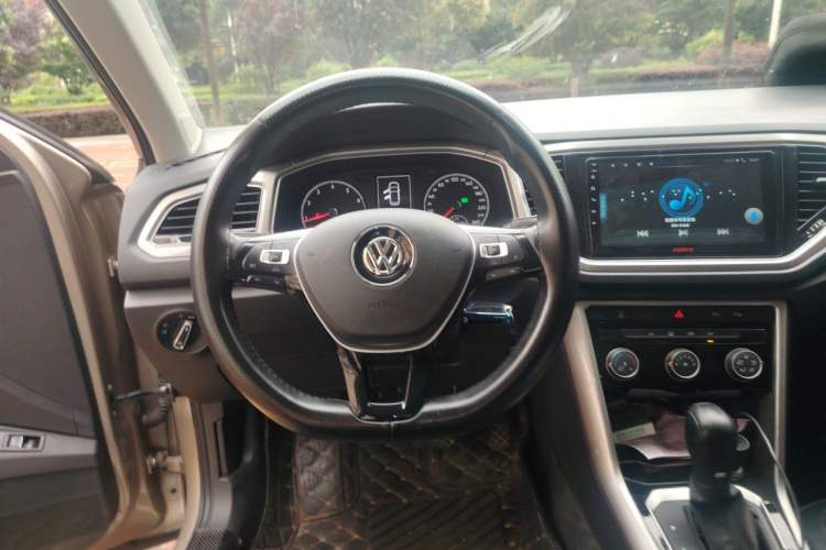 Used Volkswagen T-ROC 2018 230TSI DSG Two-Wheel Drive Advanced Version China V Standard Steering Wheel