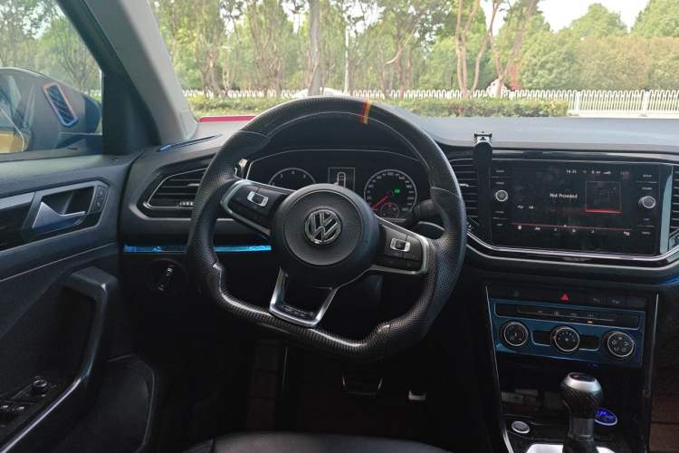 Used Volkswagen T-ROC 2018 280TSI DSG Two-Wheel-Drive Comfort Version China V Standard Steering Wheel