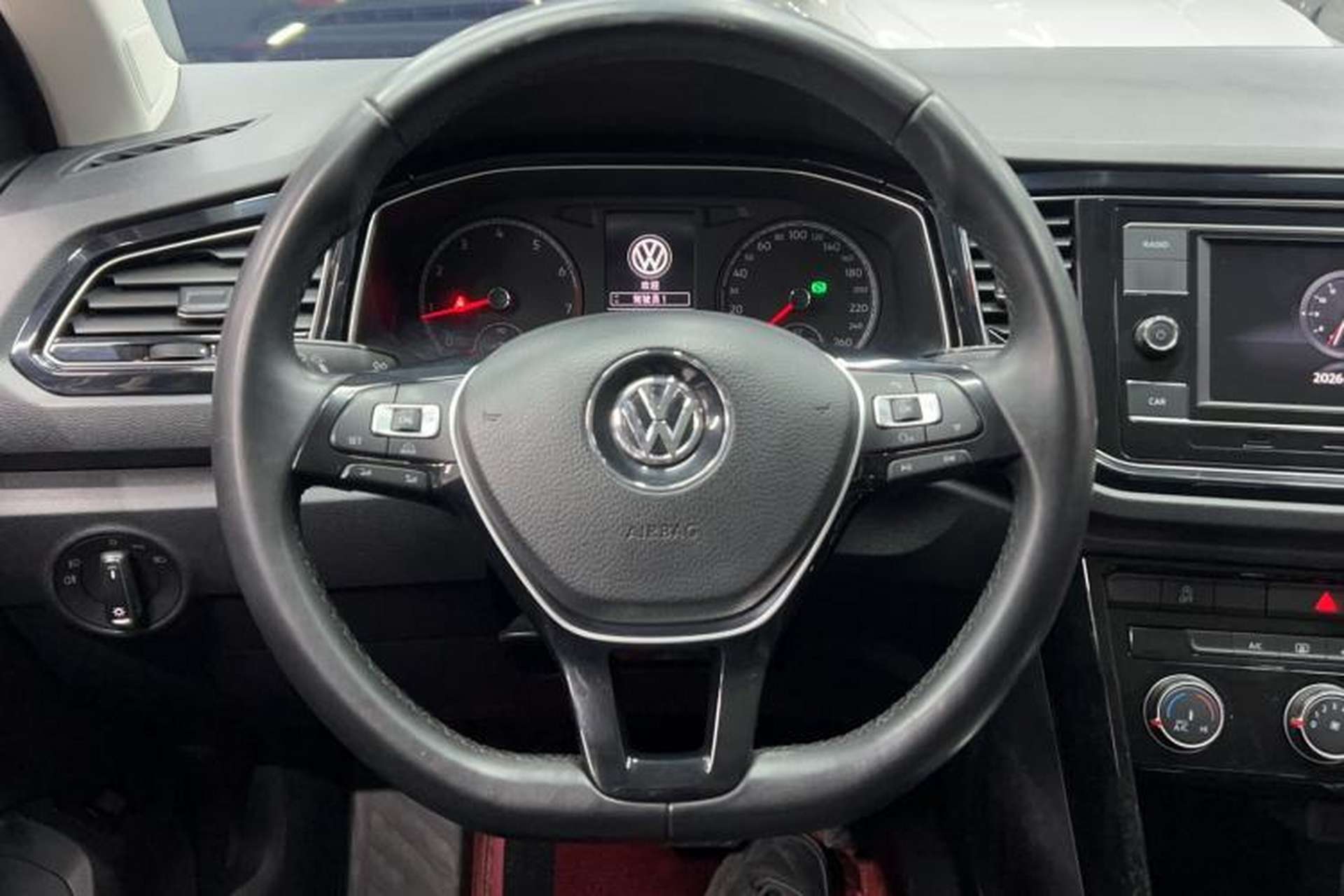 Used Volkswagen T-ROC 2018 280TSI DSG Two-Wheel-Drive Comfort Version China V Standard Steering Wheel