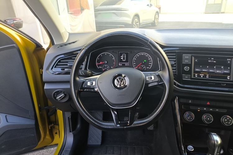 Used Volkswagen T-ROC 2018 280TSI DSG Two-Wheel-Drive Comfort Version China V Standard Steering Wheel
