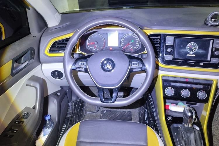 Used Volkswagen T-ROC 2018 280TSI DSG Two-Wheel Drive Comfort Version China VI Standard Steering Wheel