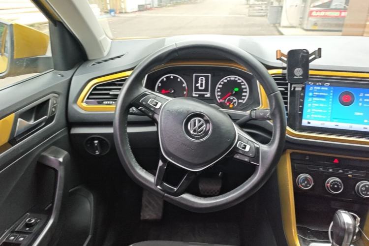 Used Volkswagen T-ROC 2018 280TSI DSG Two-Wheel Drive Advanced Version China V Emission Standard Steering Wheel