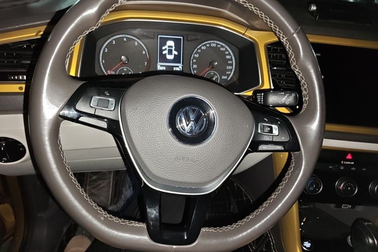 Used Volkswagen T-ROC 2018 280TSI DSG Four-Wheel Drive Comfort Version China V Standard Steering Wheel