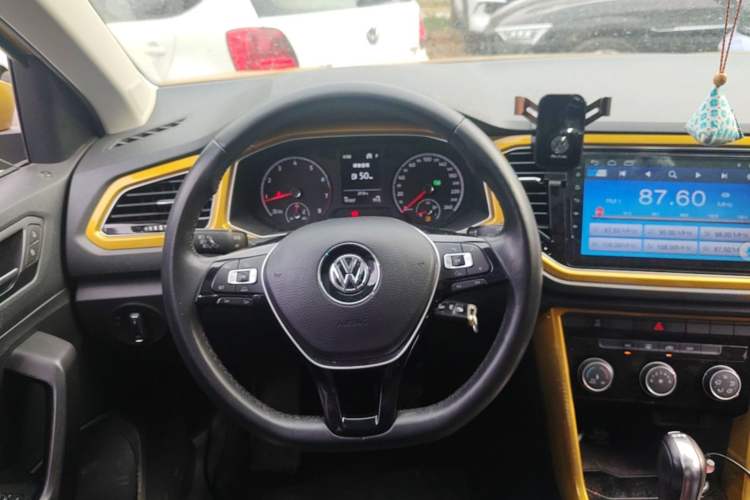 Used Volkswagen T-ROC 2018 280TSI DSG Two-Wheel Drive Advanced Version China V Emission Standard Steering Wheel