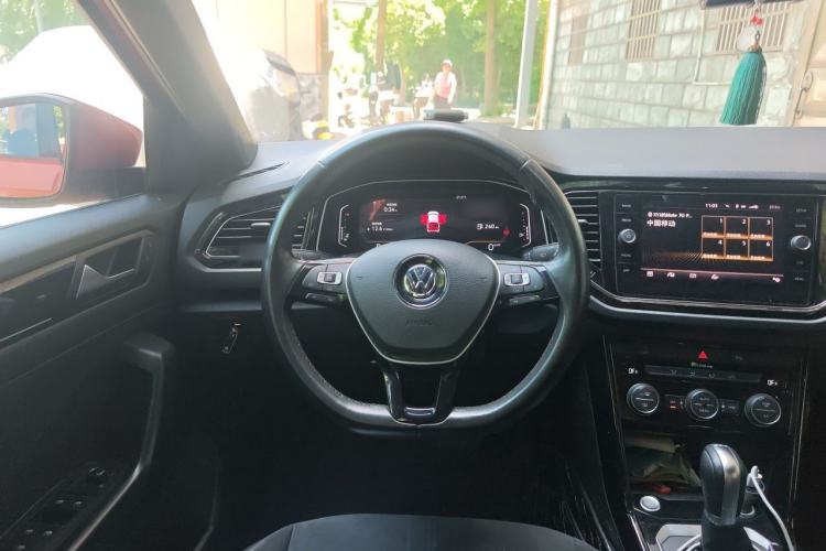 Used Volkswagen T-ROC 2018 280TSI DSG Two-Wheel-Drive Luxury Version China V Emission Standard Steering Wheel