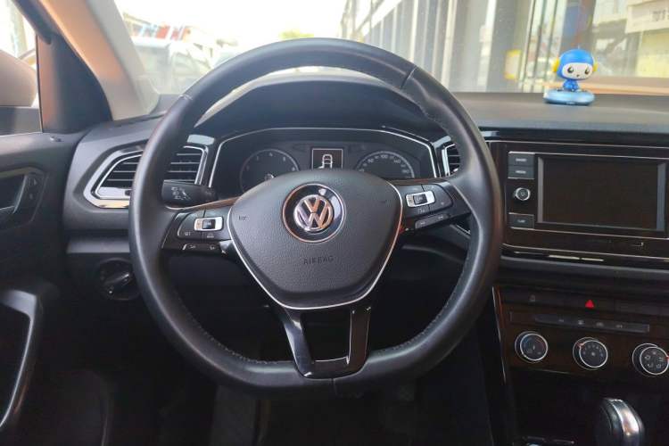 Used Volkswagen T-ROC 2018 280TSI DSG Two-Wheel-Drive Comfort Version China V Standard Steering Wheel