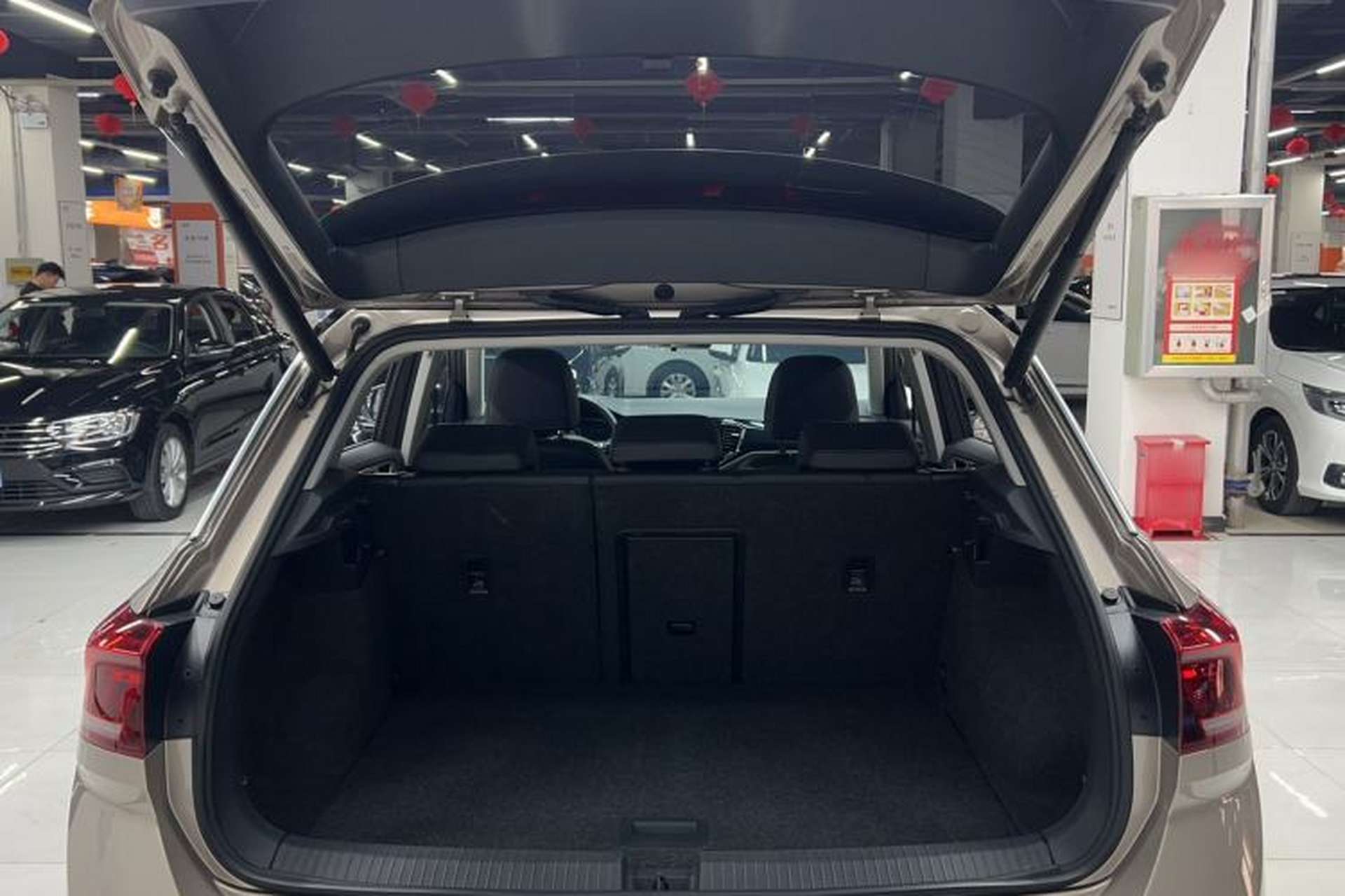 Used Volkswagen T-ROC 2018 280TSI DSG Two-Wheel-Drive Comfort Version China V Standard Trunk