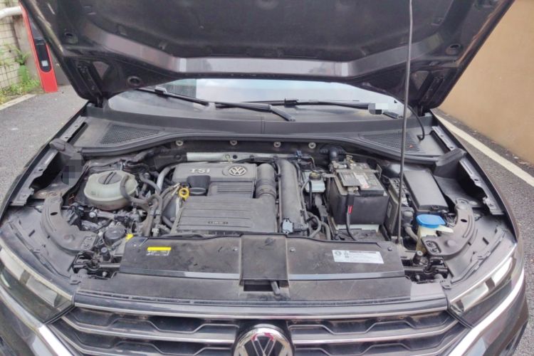Used Volkswagen T-ROC 2019 230TSI DSG Two-Wheel-Drive Advanced Version China VI Standard Engine Bay