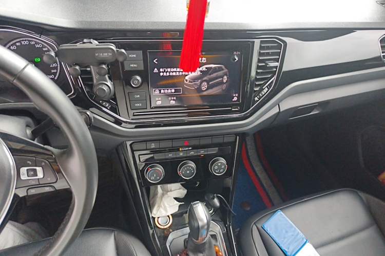Used Volkswagen T-ROC 2019 280TSI DSG Two-Wheel-Drive Luxury Version China V Emission Standard Audio And AC Panel