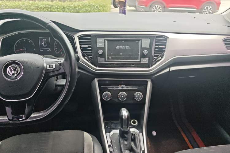 Used Volkswagen T-ROC 2019 230TSI DSG Two-Wheel-Drive Advanced Version China VI Standard Audio And AC Panel