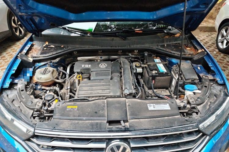 Used Volkswagen T-ROC 2019 280TSI DSG Two-Wheel Drive R-Line Pro Engine Bay
