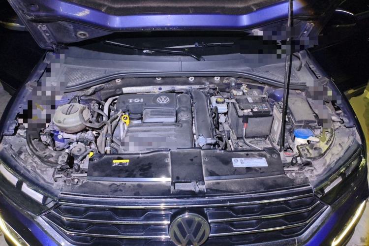 Used Volkswagen T-ROC 2019 280TSI DSG Two-Wheel Drive Comfort Version China VI Standard Engine Bay